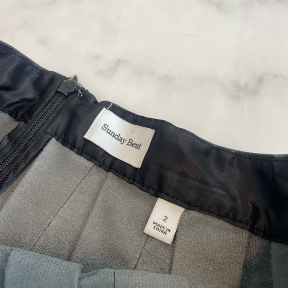 Sunday Best, women’s size 2 black pleated vegan leather mini skirt very soft EUC - Picture 2 of 7